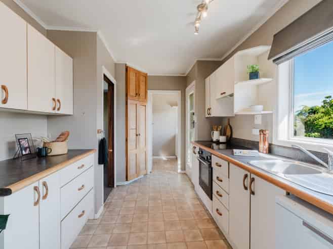 83 Bruce Avenue, Glenview