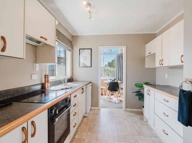 83 Bruce Avenue, Glenview