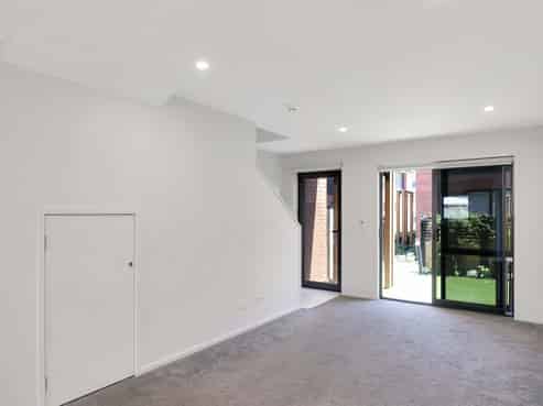 7/16 Biddle Crescent, Taita