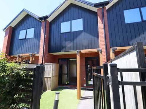 7/16 Biddle Crescent, Taita