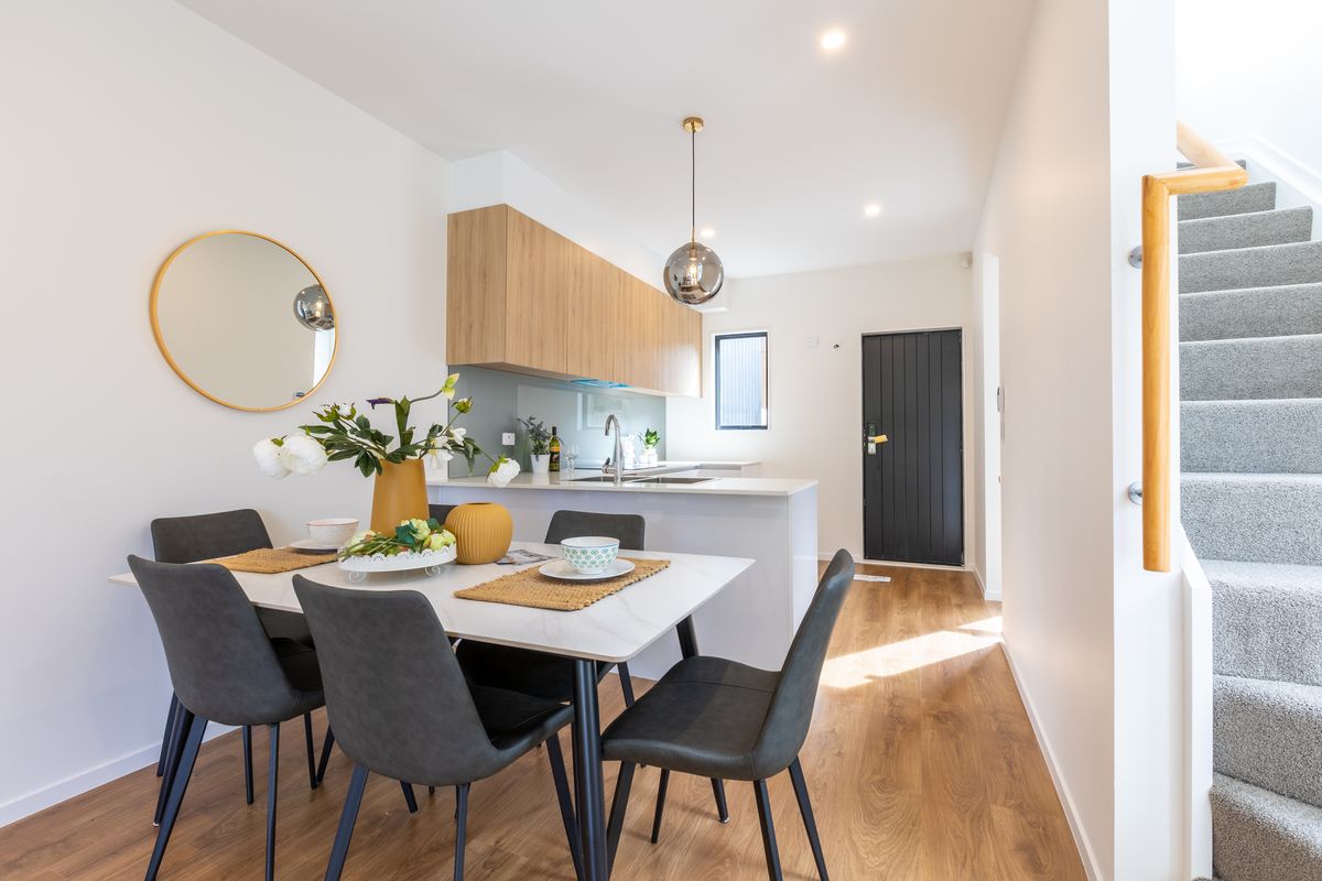 Stunning Modern Townhouse, Prime Albany Location !
