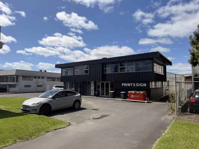 Affordable warehouse and office 486sqm