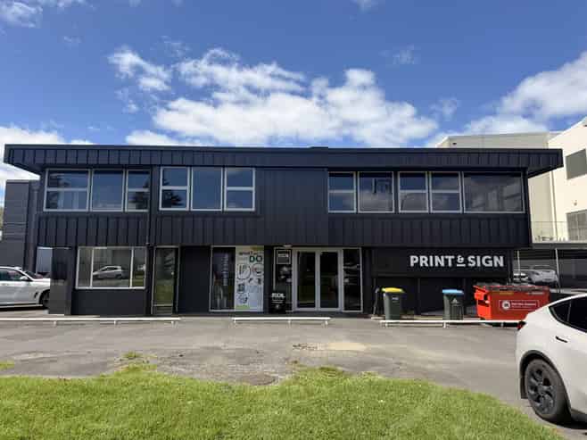 Affordable warehouse and office 486sqm