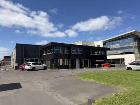 Affordable warehouse and office 486sqm