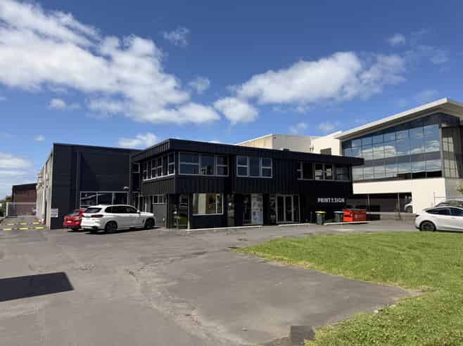 Affordable warehouse and office 486sqm