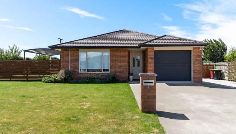 6 Madison Street, Carterton