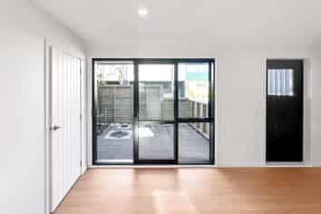  2/8 Victoria Street, Ebdentown