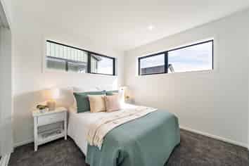  2/8 Victoria Street, Ebdentown