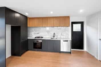  2/8 Victoria Street, Ebdentown