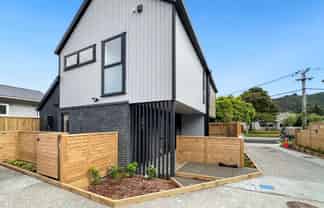  2/8 Victoria Street, Ebdentown