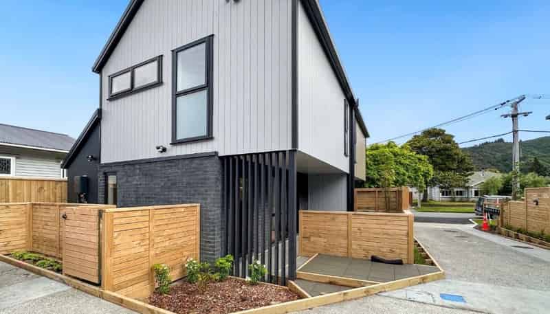  2/8 Victoria Street, Ebdentown