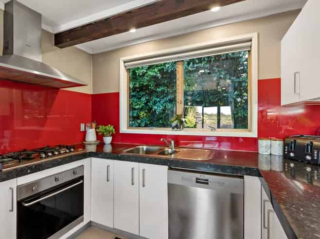 112 Whangaparaoa Road, Red Beach