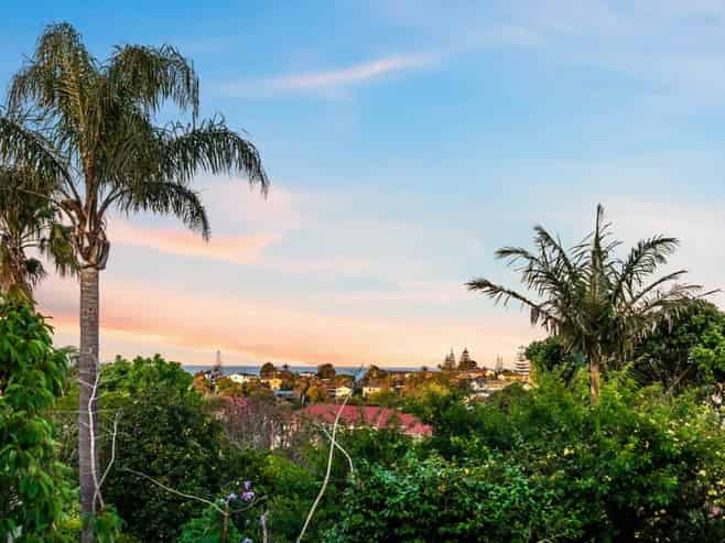 112 Whangaparaoa Road, Red Beach