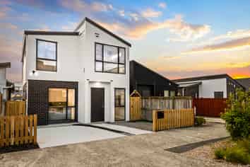 9 Street Herekino, Westgate