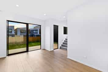 9 Street Herekino, Westgate