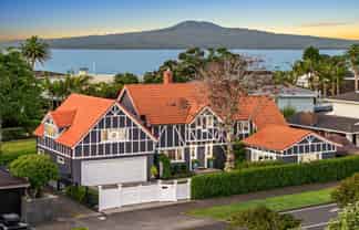 12 & 12A Springcombe Road, Saint Heliers