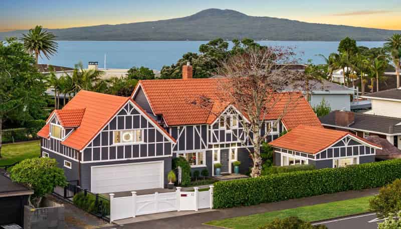 12 & 12A Springcombe Road, Saint Heliers