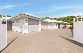 86 Pakanga Grove, Pyes Pa