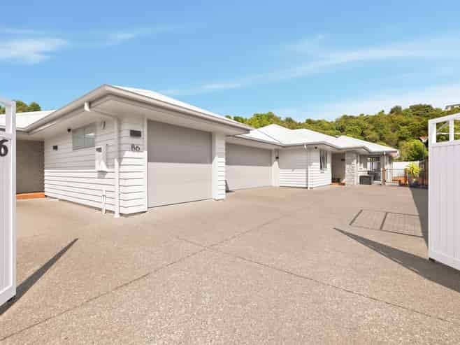 86 Pakanga Grove, Pyes Pa