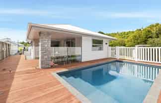 86 Pakanga Grove, Pyes Pa