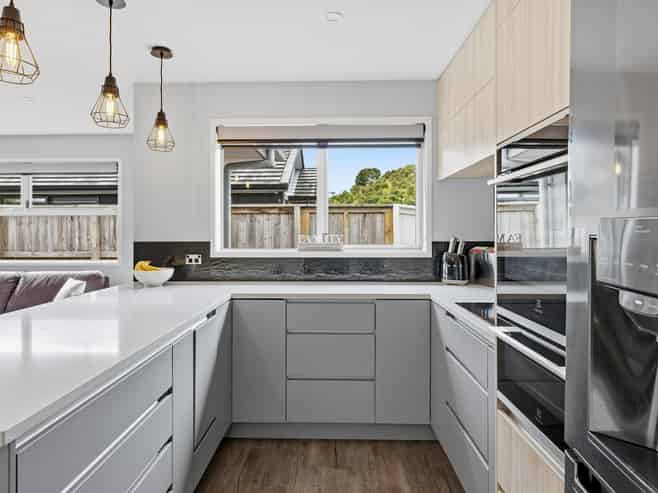 86 Pakanga Grove, Pyes Pa