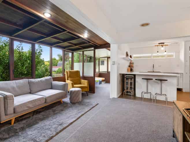 8A  Boys Place, Pakuranga Heights