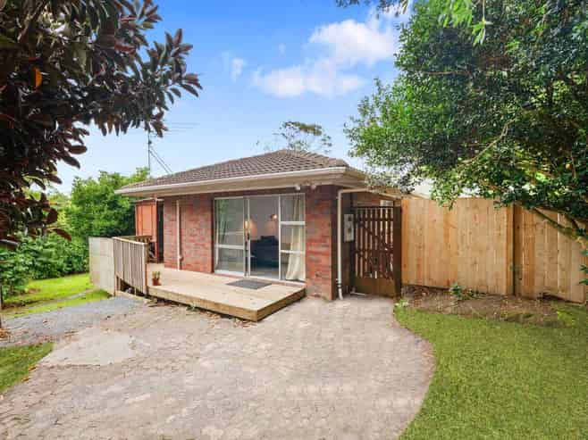 8A  Boys Place, Pakuranga Heights