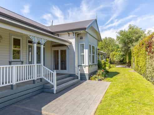 104 Kuratawhiti Street, Greytown