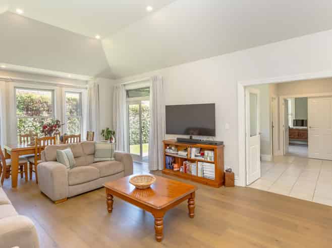 104 Kuratawhiti Street, Greytown