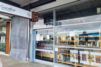 Prime Retail Space at Stoneridge on Lunn