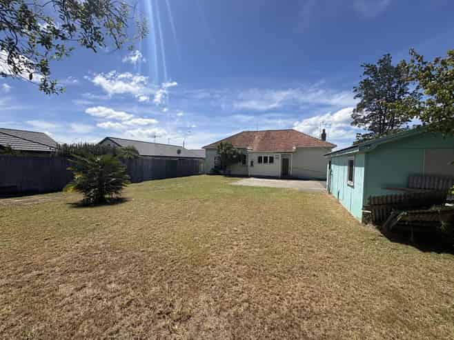 302 Southampton Street West, Hastings