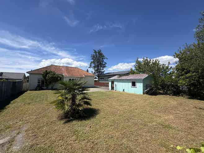 302 Southampton Street West, Hastings