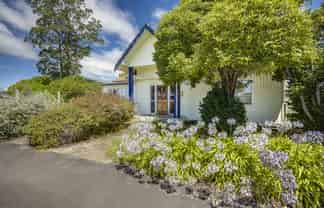 302 Southampton Street West, Hastings