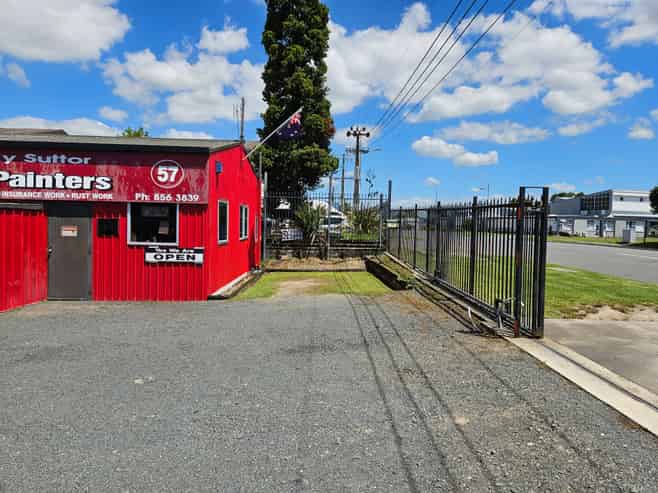 Live Where you Work - A Rare Riverlea Road Opportunity!