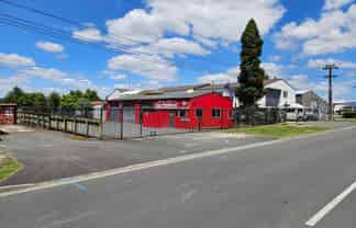 Live Where you Work - A Rare Riverlea Road Opportunity!