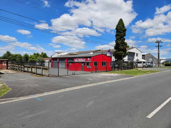 Live Where you Work - A Rare Riverlea Road Opportunity!