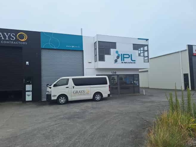 Versatile Office & Workshop Space