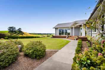 32B Bird Road, Stratford