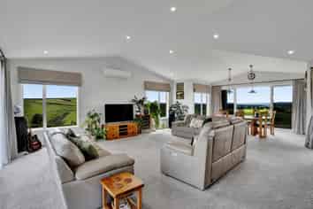 32B Bird Road, Stratford