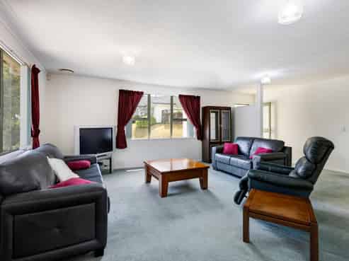 15a Fernwood Court, Woodridge