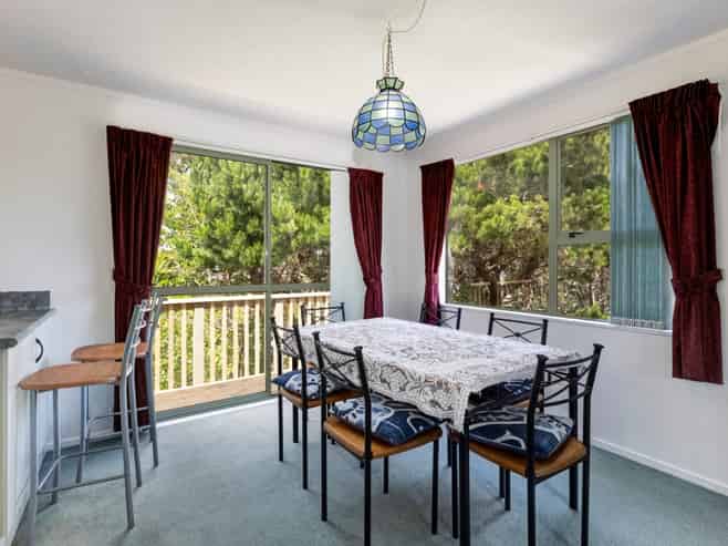 15a Fernwood Court, Woodridge