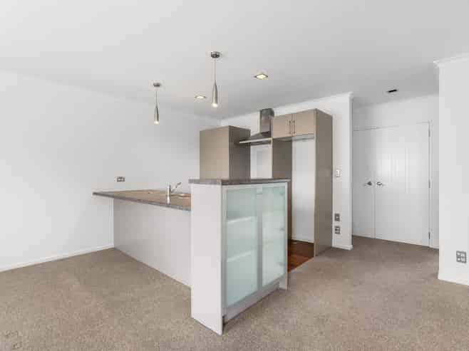 47D Fifth Avenue, Enderley