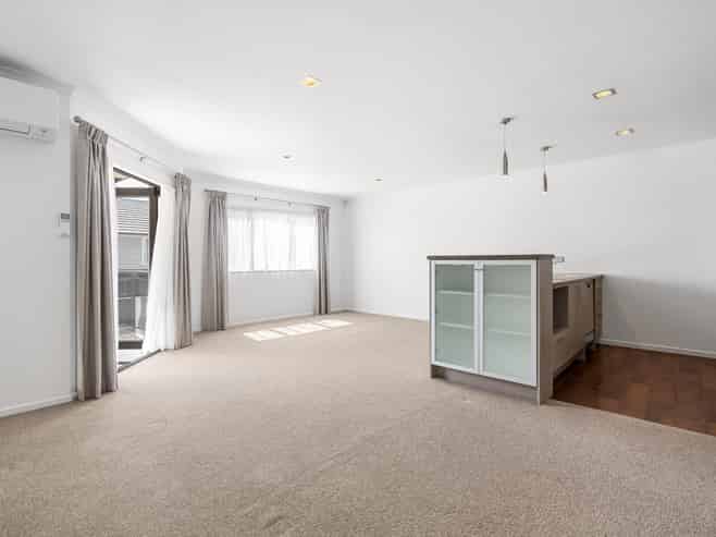 47D Fifth Avenue, Enderley