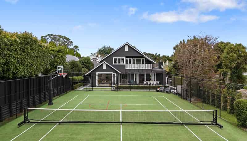 16 Golf Road, Epsom