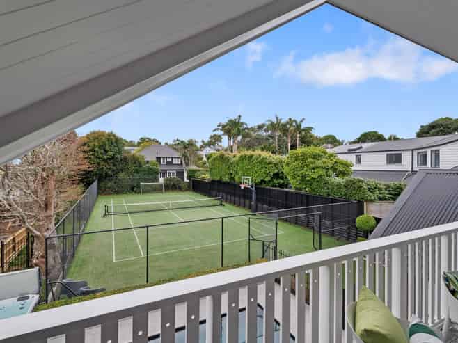 16 Golf Road, Epsom