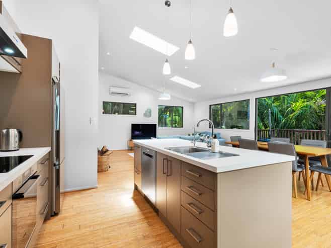 43 Crescent Road West, Ostend