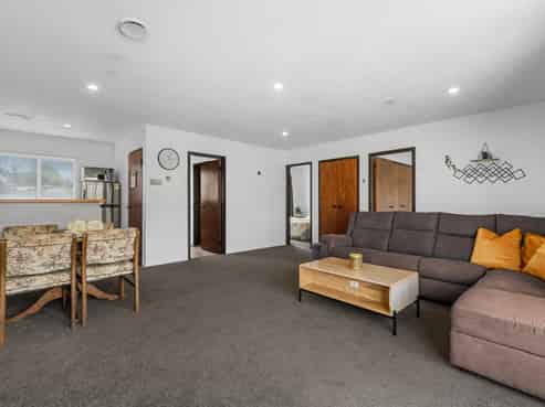 411B Ngatai Road, Bellevue