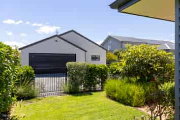 25 Chateau Crescent, Rangatira Park
