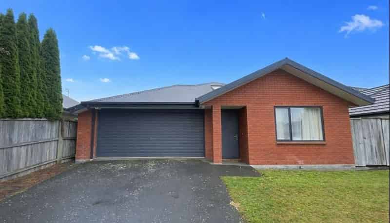51 McMahon Drive, Aidanfield