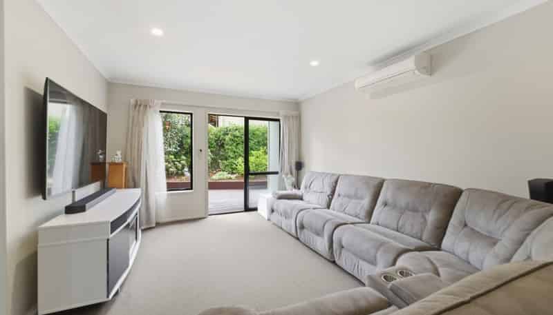 19 Rochdale Way, Stoke